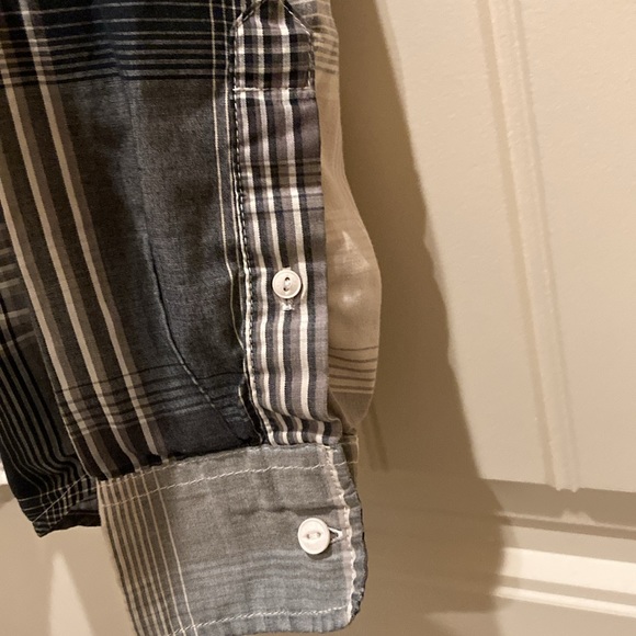 Levi’s  Men’s Size L Button Down Shirt Long Sleeves Grey Plaid Lightweight - Picture 4 of 6